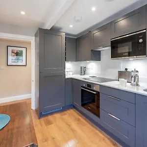 Stunning & Milsom Street Apartment Bath