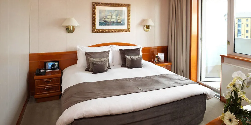 Sunborn London Yacht Hotel 4*,